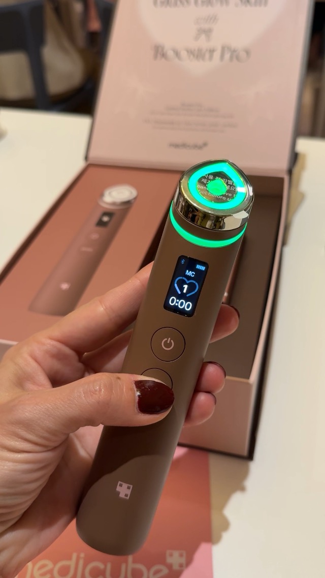 Watch Medicube Booster Pro in Mocha on Amazon Live